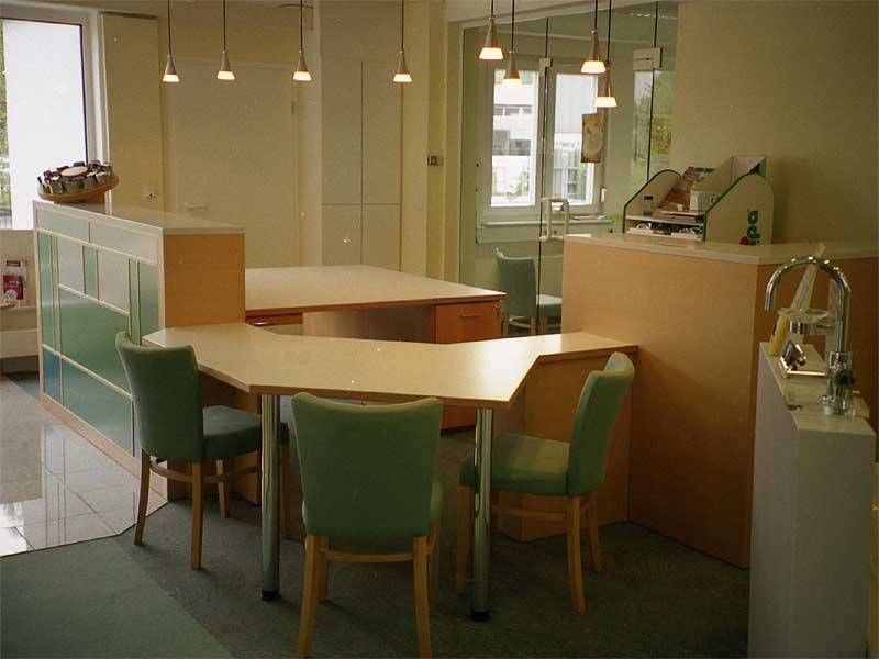 Besprechungsplatz und Tresen für einen Sanitärhandel 2 - Design Heinz Hohnstädt
